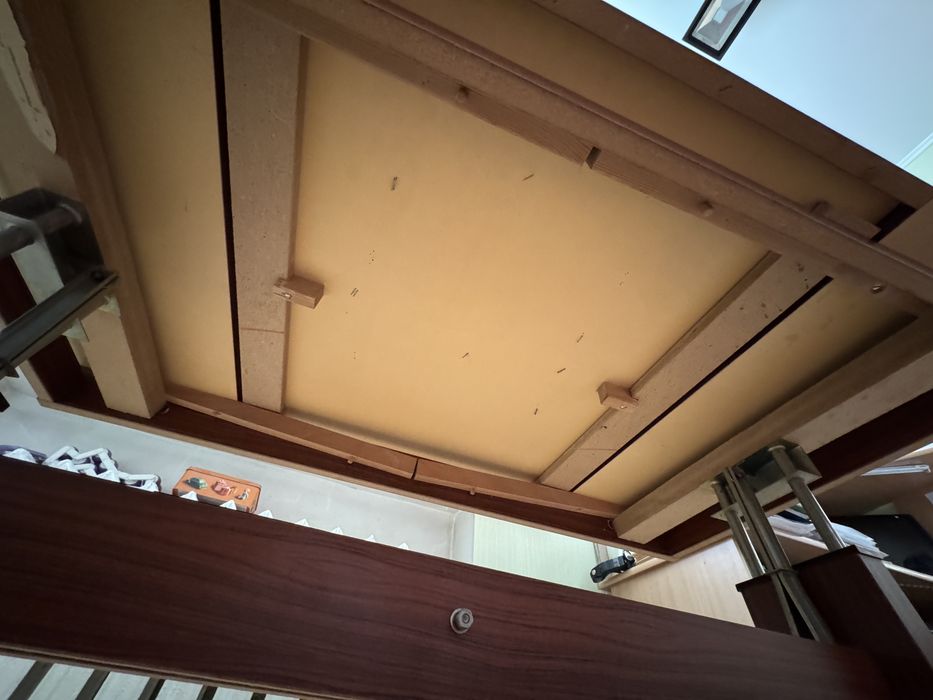 Стіл розкладний з регулятором висоти