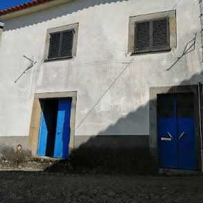 Encante-se com esta "Casa Tradicional na povoação em Alcaide - Fundão"