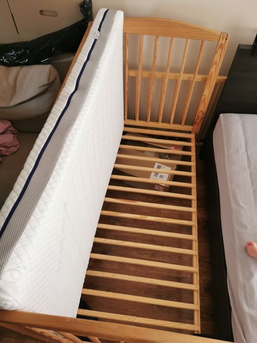 Materac niemowlęcy Rucken 120x70 cm + łóżeczko sosnowe + prześcieradło