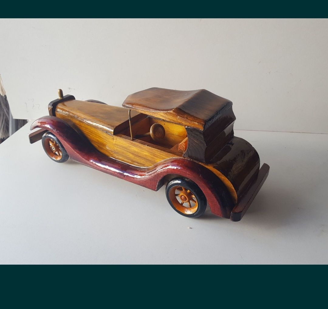 Carro de  colecção  em madeira