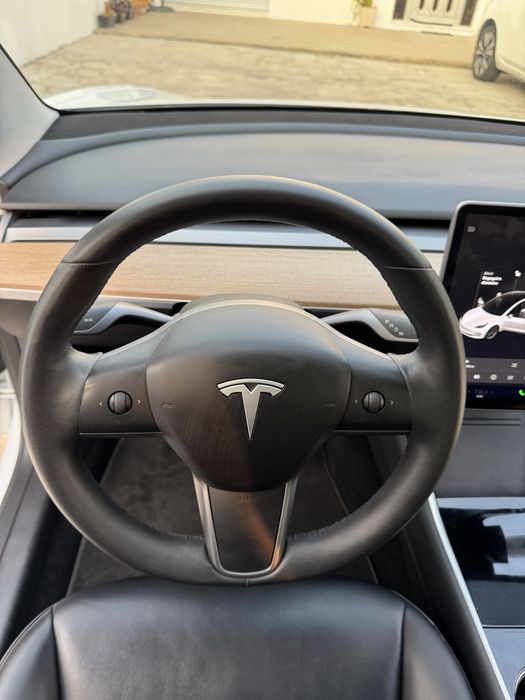 Tesla Model 3 sr+