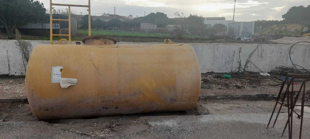 Vende-se Depósito de Combustível 3000 Lt (gasóleo)