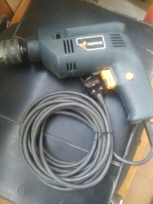 Дрель и шуруповёрт.