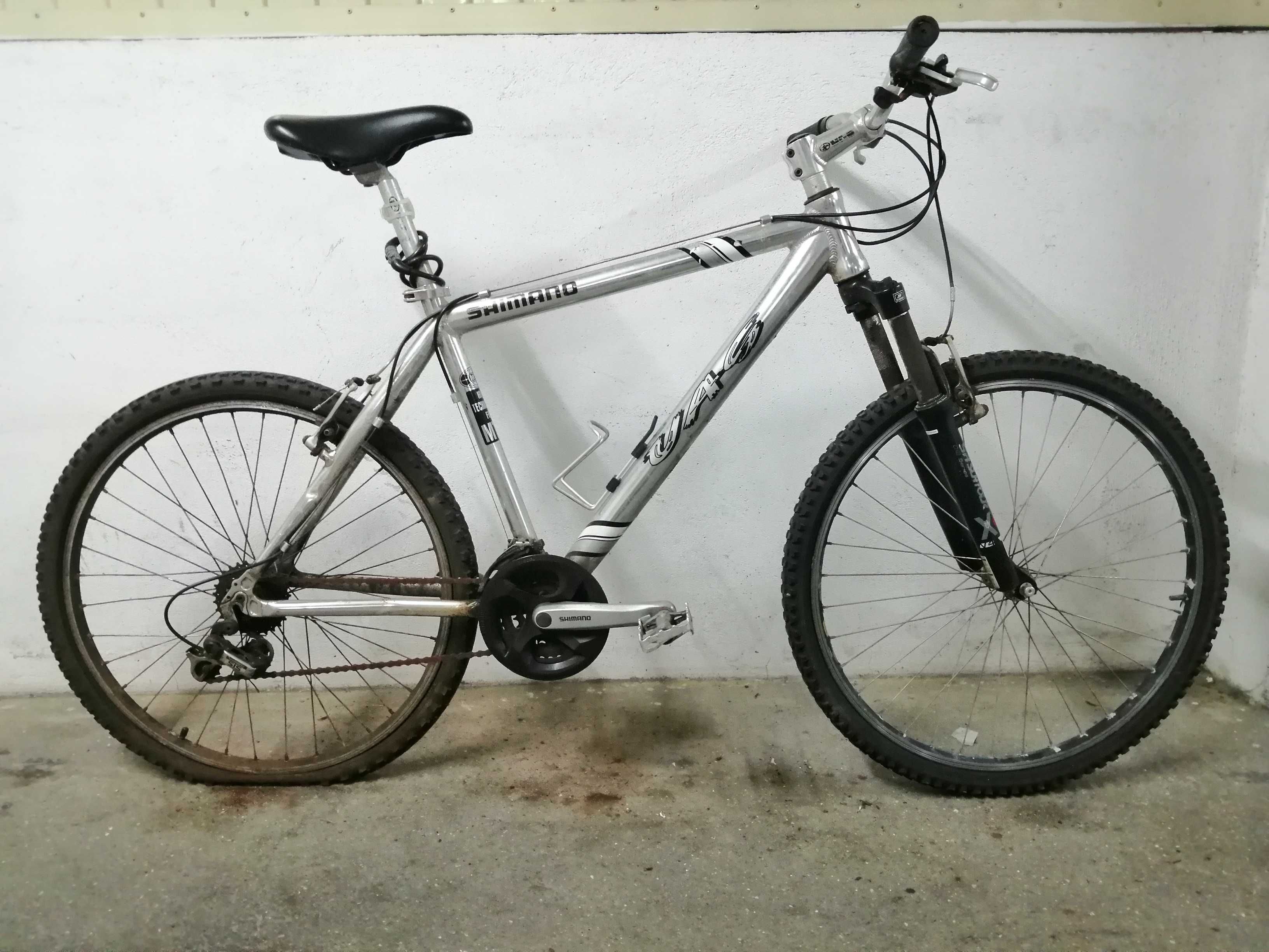 Bicicleta de Alumínio (roda 26) - Avariada