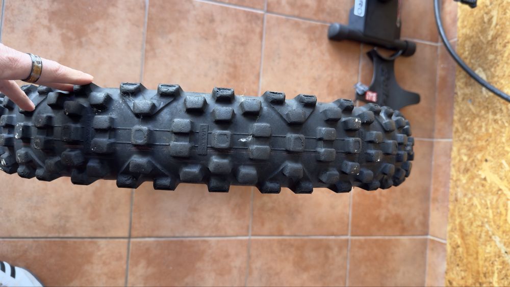Vendo pneus frente Maxxis cross SX com Risemousse