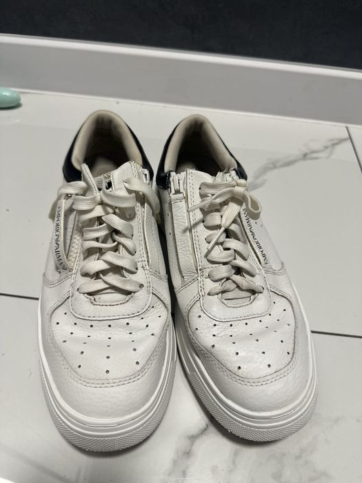 Білі кросівки armani