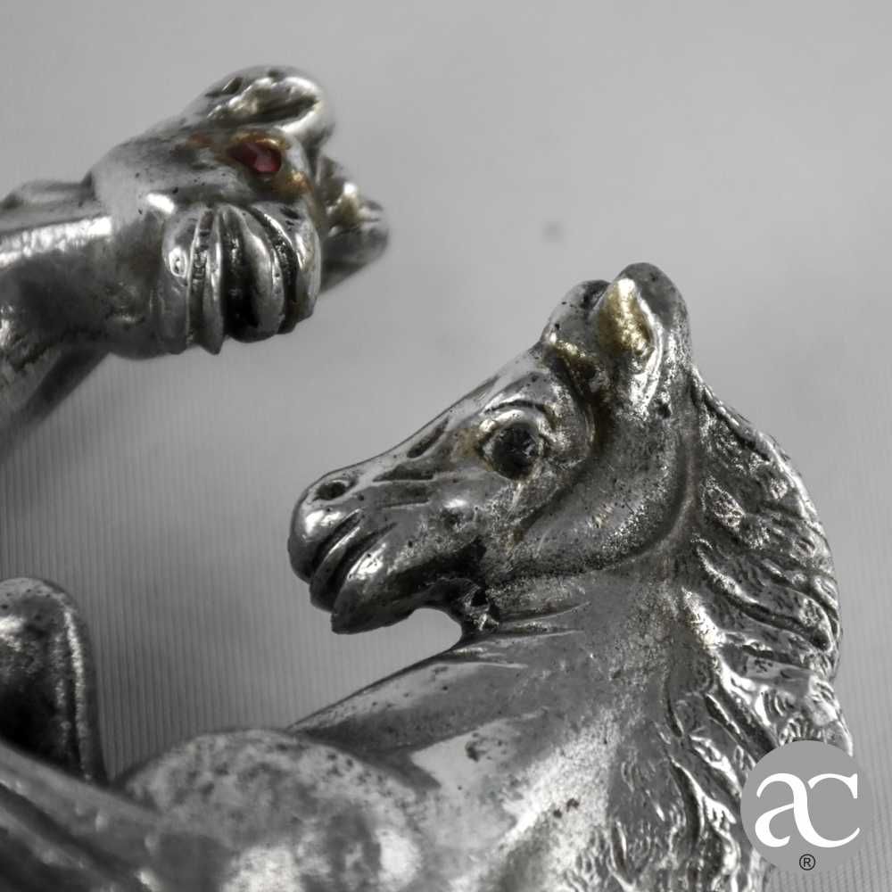 Grupo escultórico de Cavalos em metal prateado