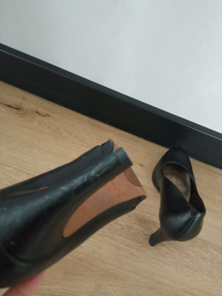 Czółenka na obcasie ze skóry Clarks 36