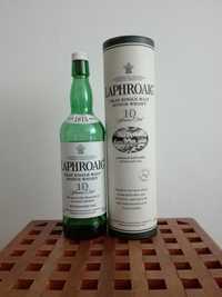 Garrafa vazia de whisky Laphroaig com embalagem original
