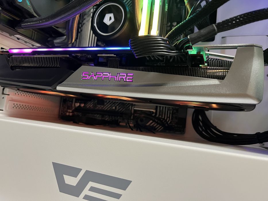 Sapphire Nitro + RX5700XT 8gb