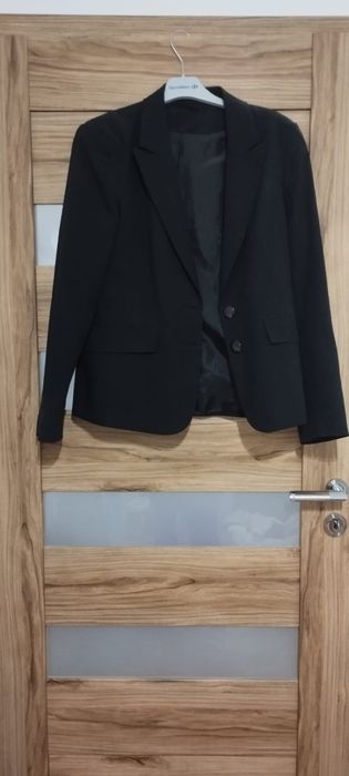 Czarna marynarka w rozmiarze L/40