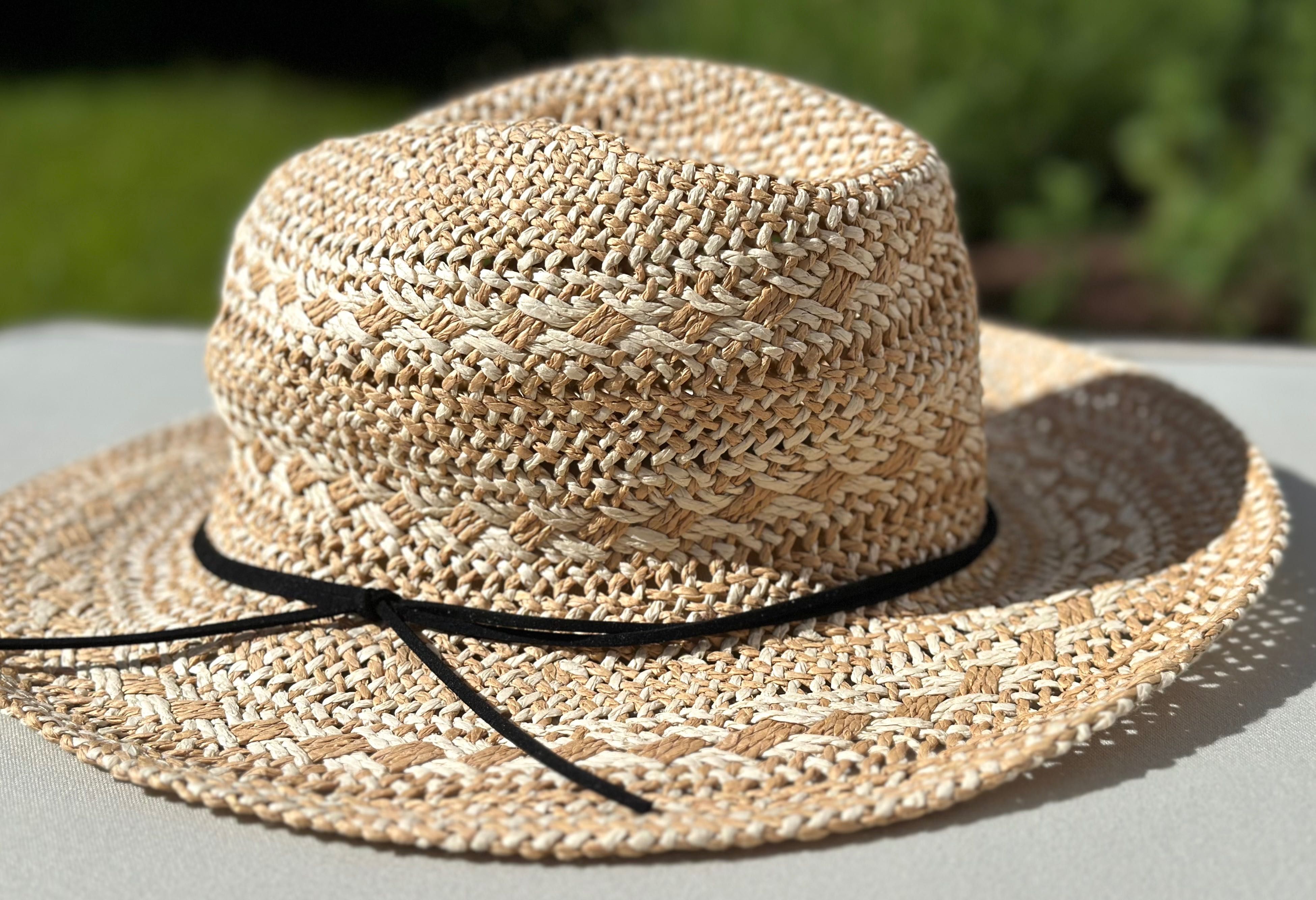 Słomkowy kapelusz na lato