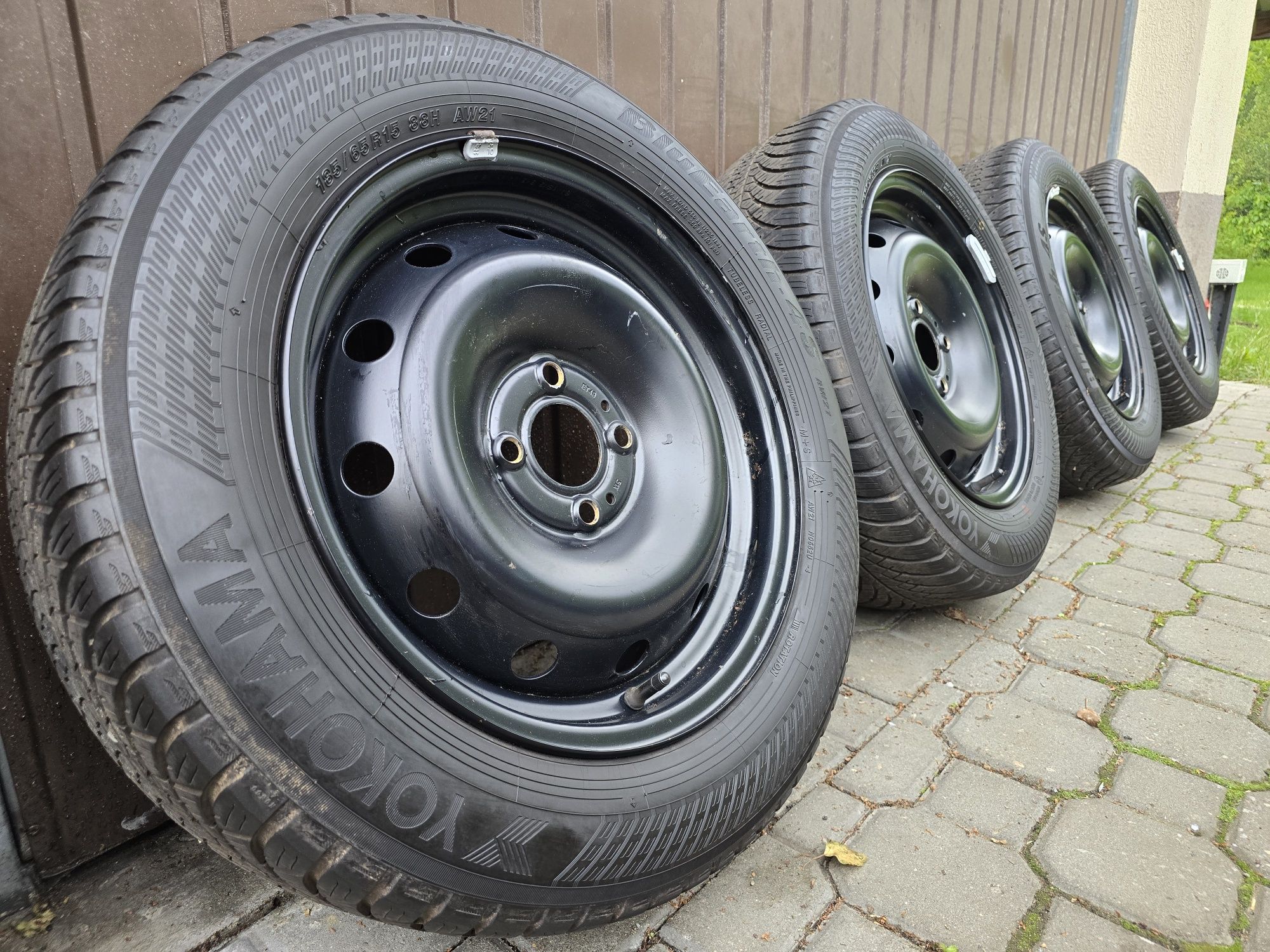 Felgi z oponami 185/65R15 RENAULT Clio IV 4 4x100 Megane SANDEROL
