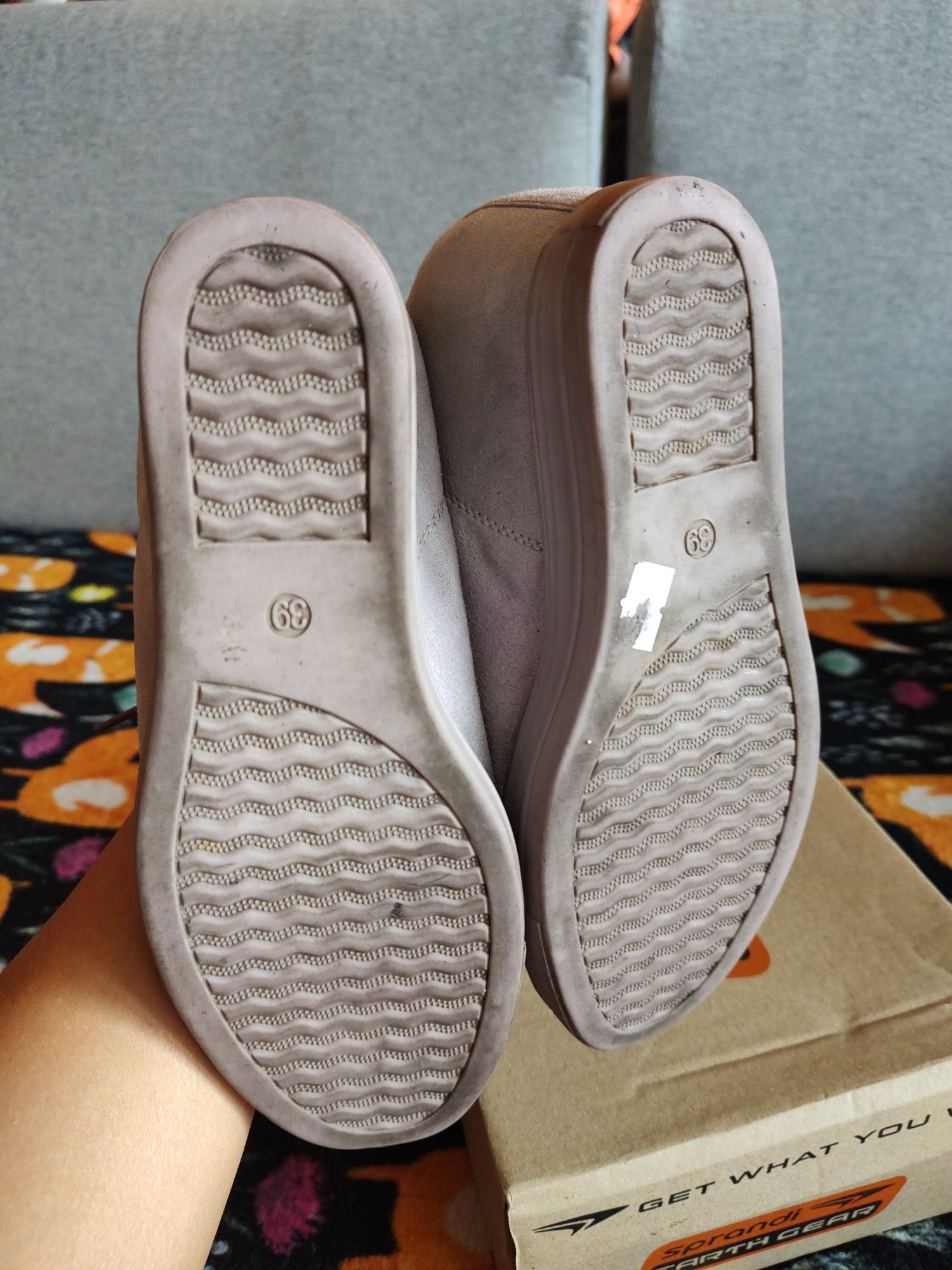 Sneakersy botki na koturnie z łańcuszkiem 39