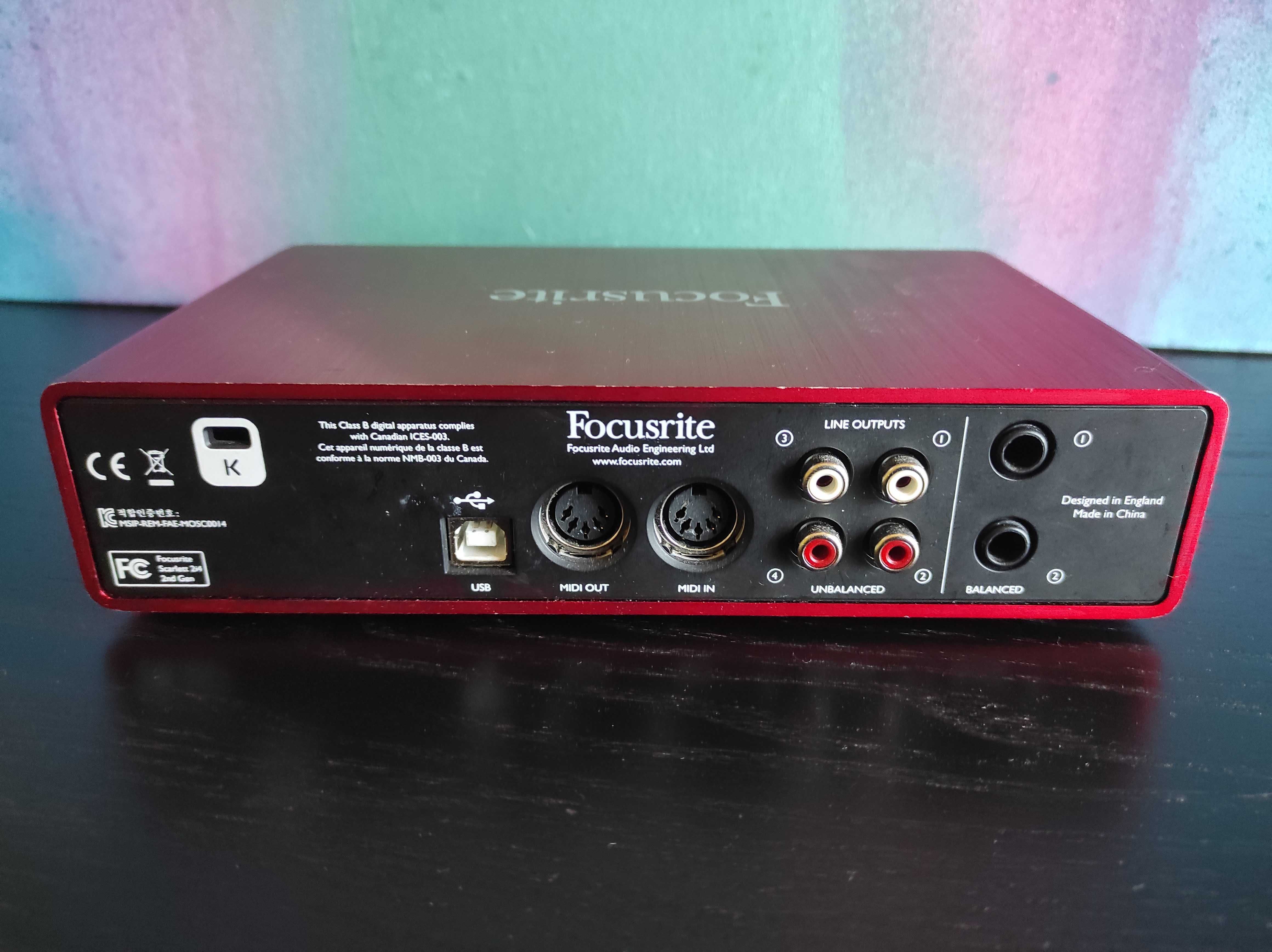 Звуковая карта Focusrite Scarlett 2i4 USB-аудиоинтерфейс FFFA001149-03