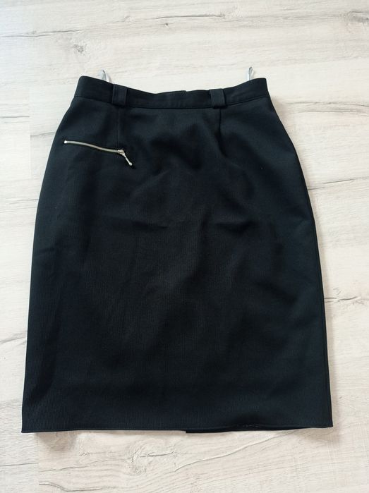 Czarna elegancka spódnica