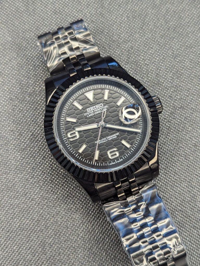 Seiko mod stealth dweller