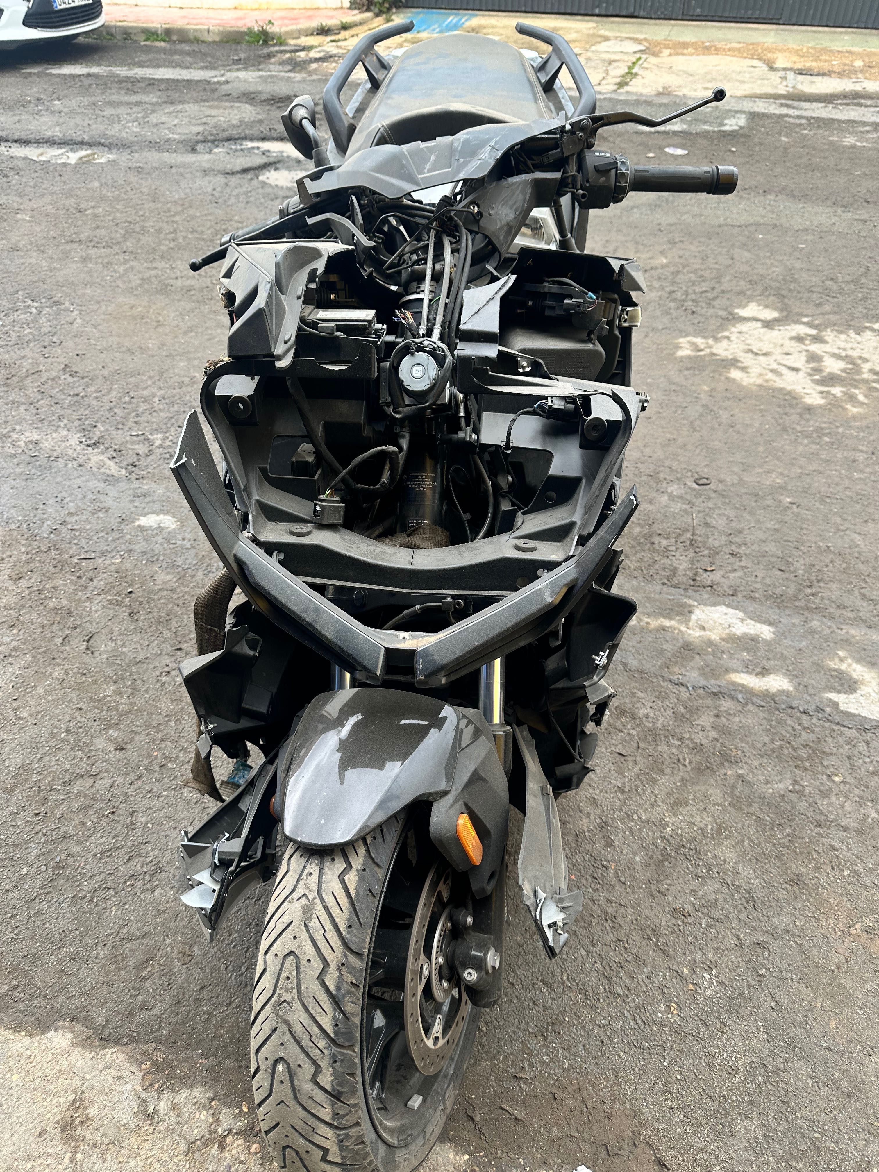Mota BMW C400GT .
