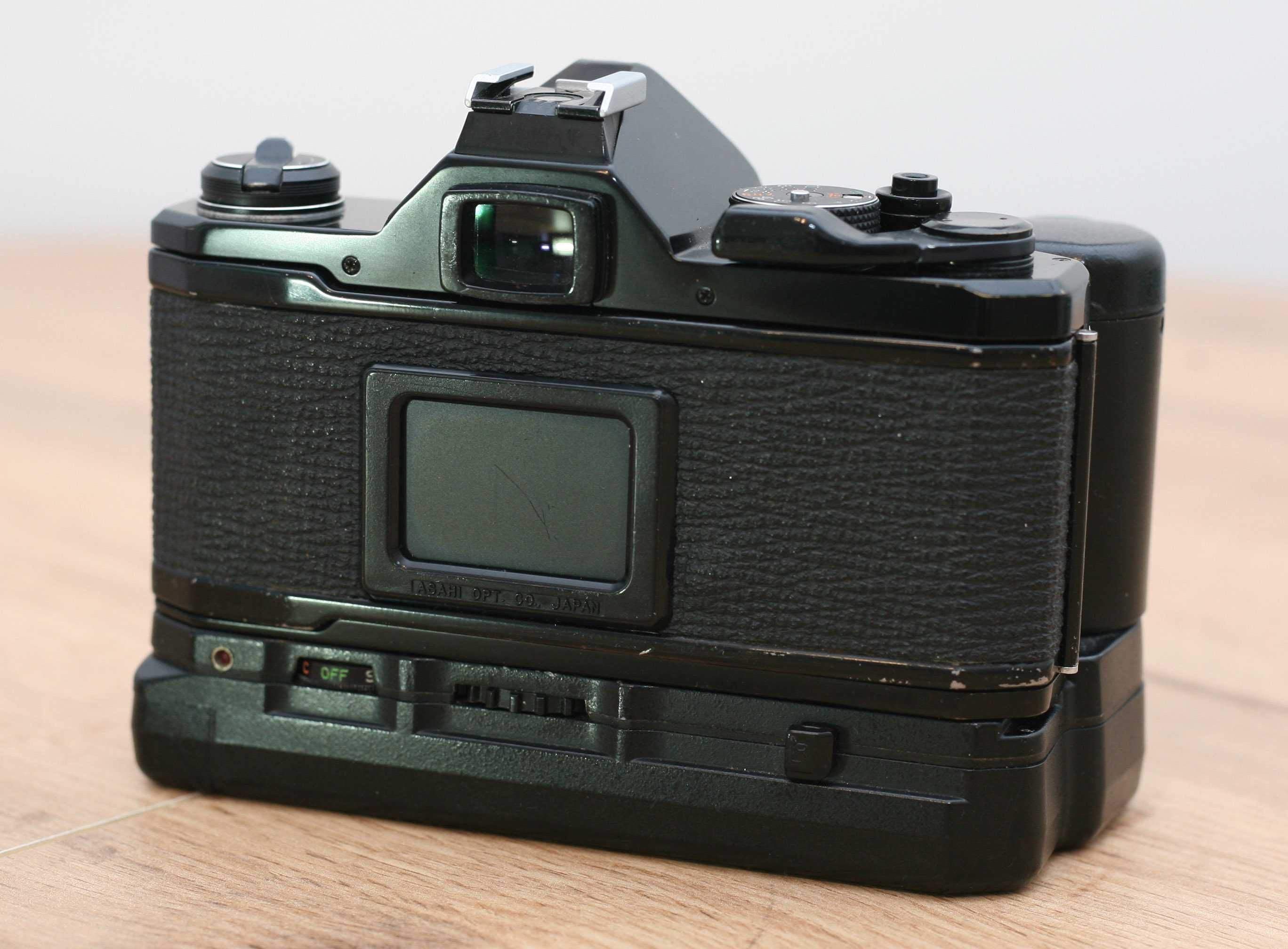 Pentax MX + ob. SMC Pentax-M 1.7/50 + winder MX