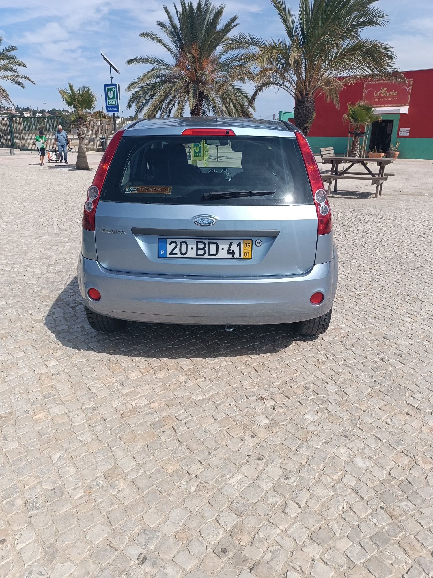 Vendo Ford fiesta 1.2 gasolina imaculado com 53 mil km reais