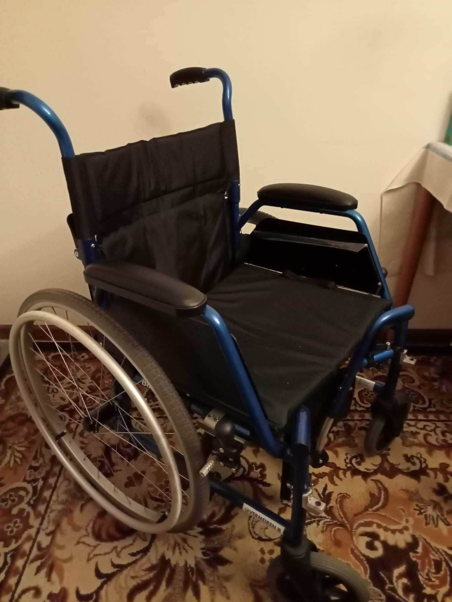Wózek inwalidzki z lekkich stopow