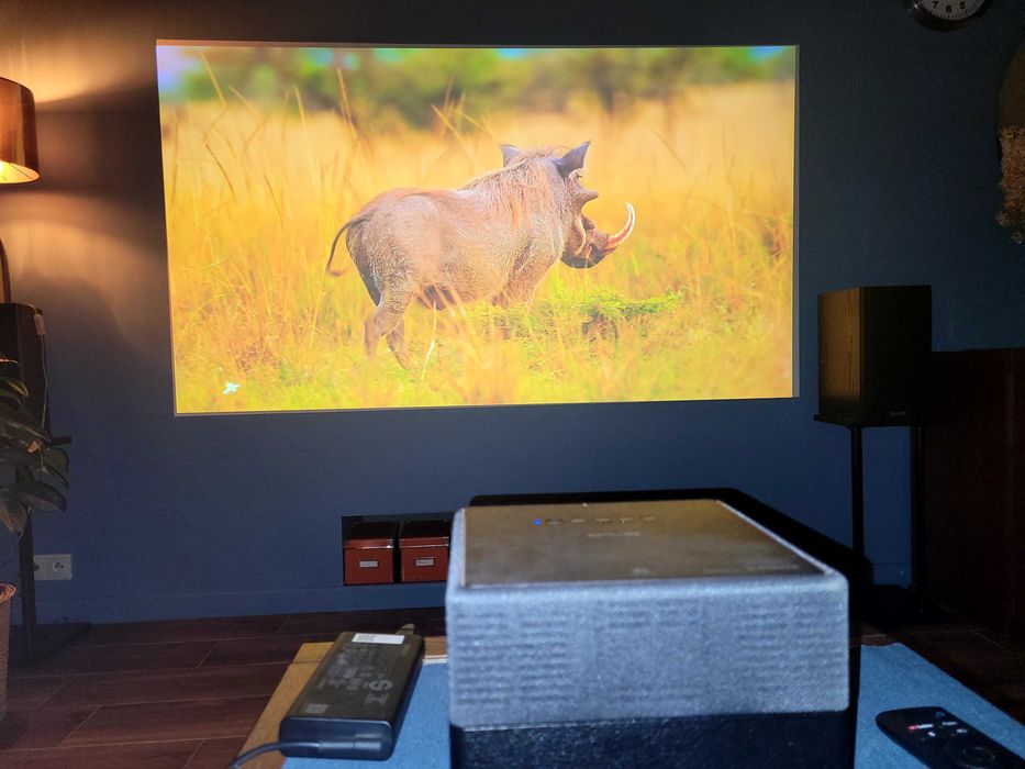 Rzutnik EPSON EF-12 (lampa laserowa 3LCD, gratis ekran 50")