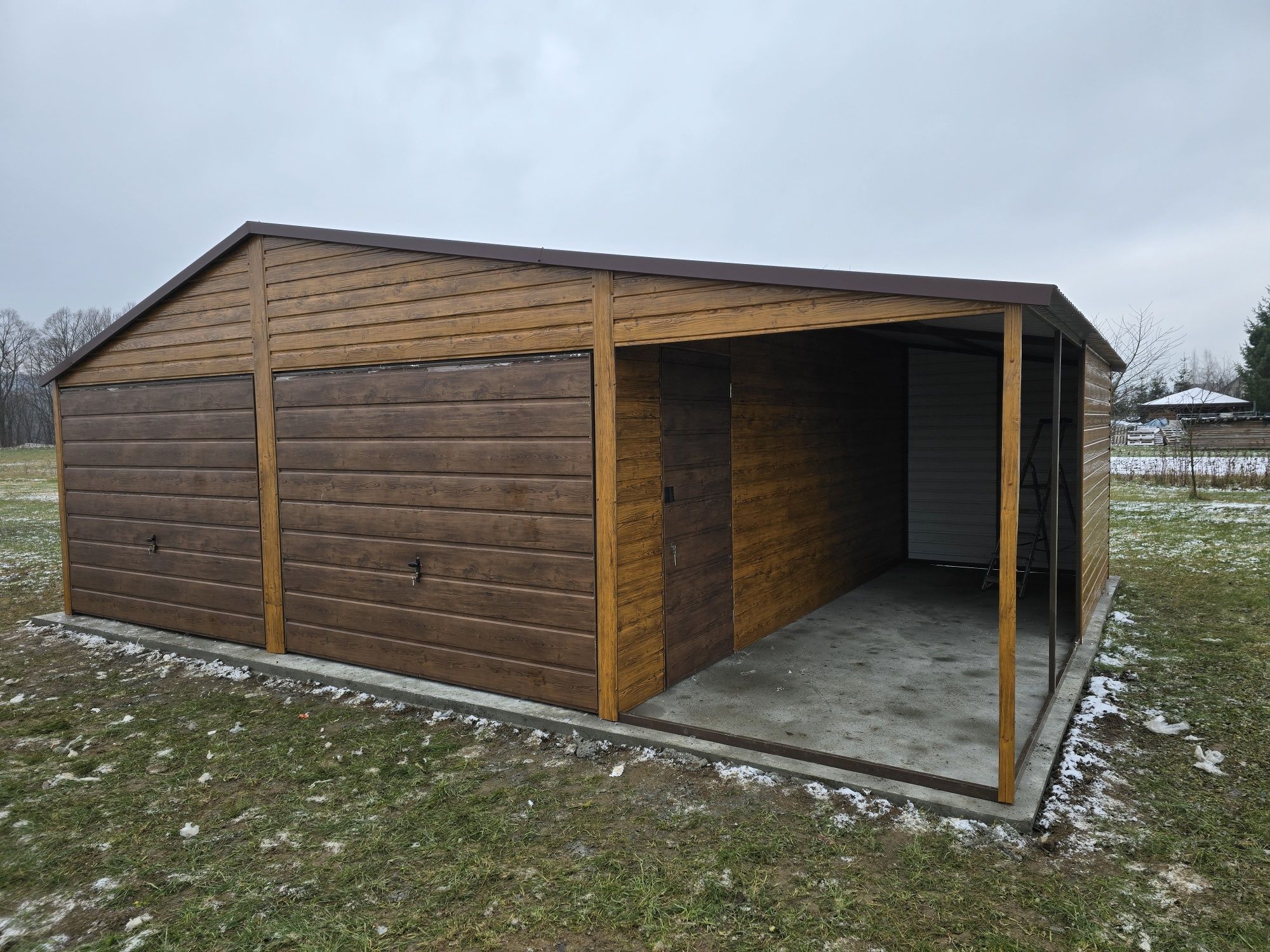 Garaz blaszak 6x6 plus 2m wiaty