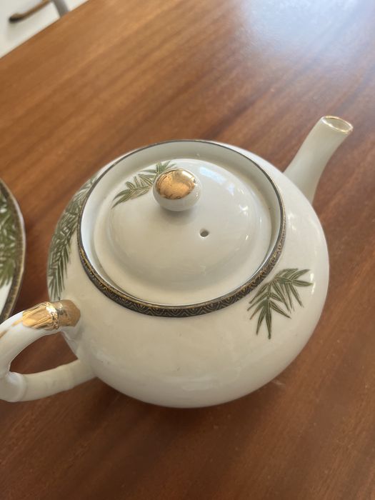 Conjunto de loiça antiga