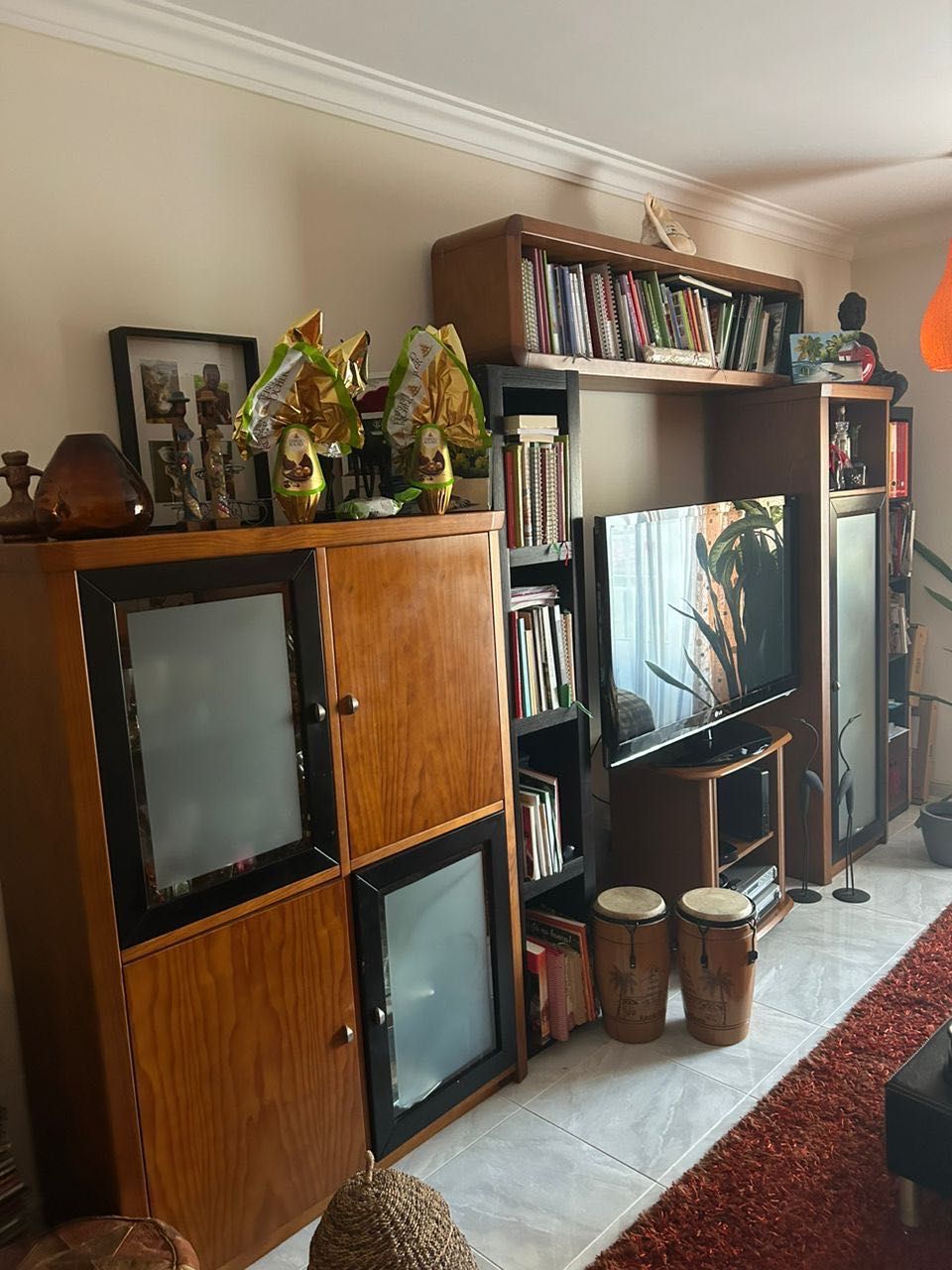 Conjunto de Móveis de sala, entrada e mesa e estante de livros