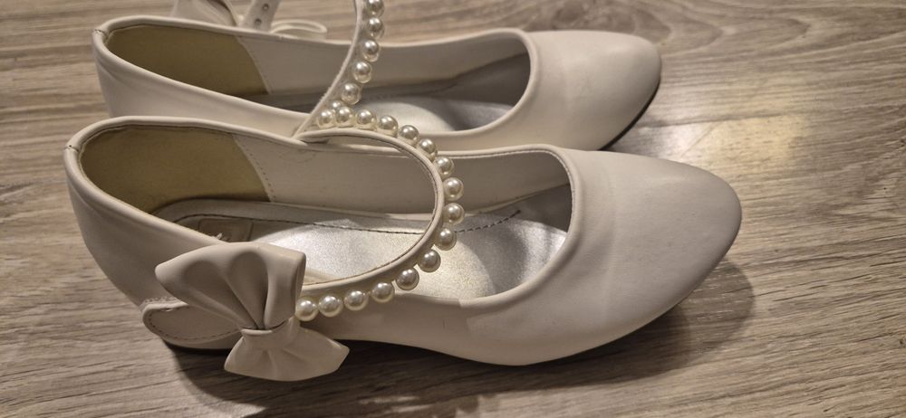 Buty białe komunijne z perełkami rozmiar 38
