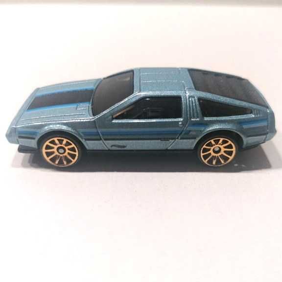 Miniatura DMC - DeLoren da Hot Wheels