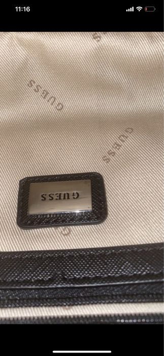 Mala marca Guess Preta