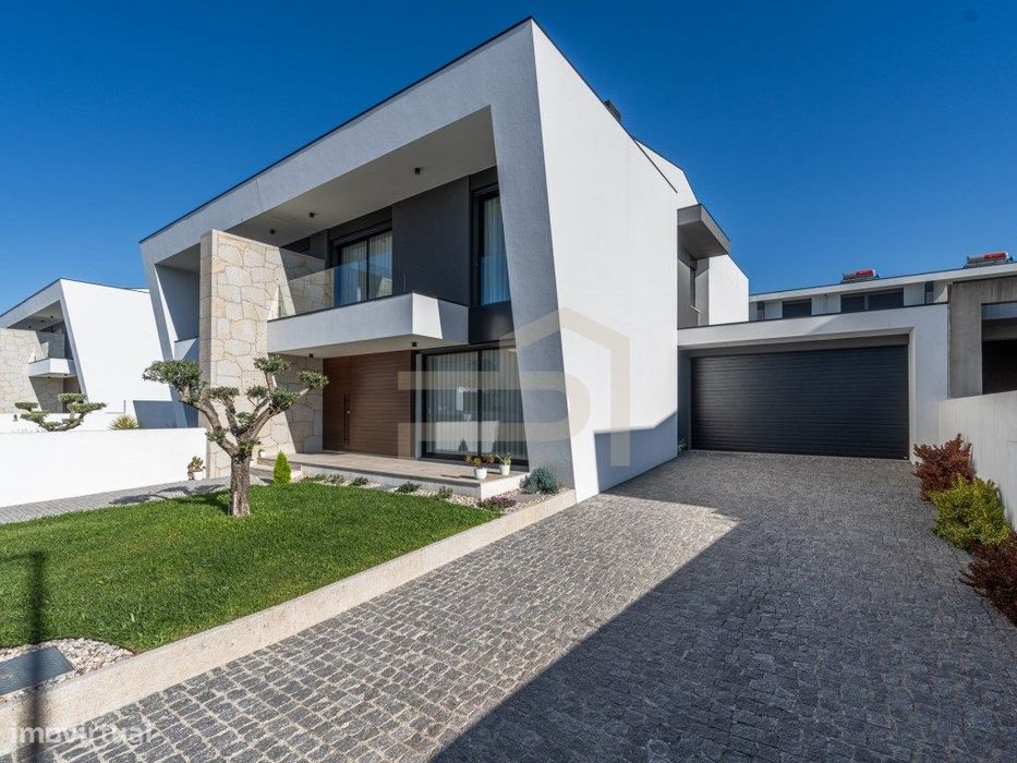 **Moradia T3 + 1 em Viatodos! **