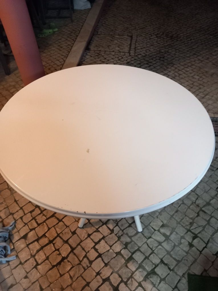 Mesa redonda em excelente estado