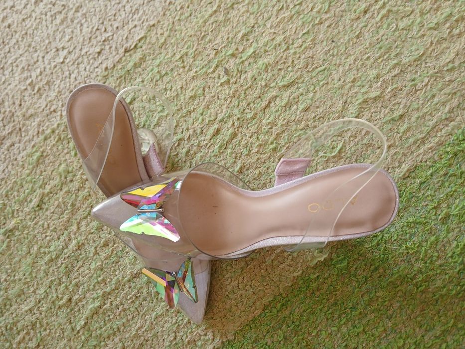 Sandalias com borboleta