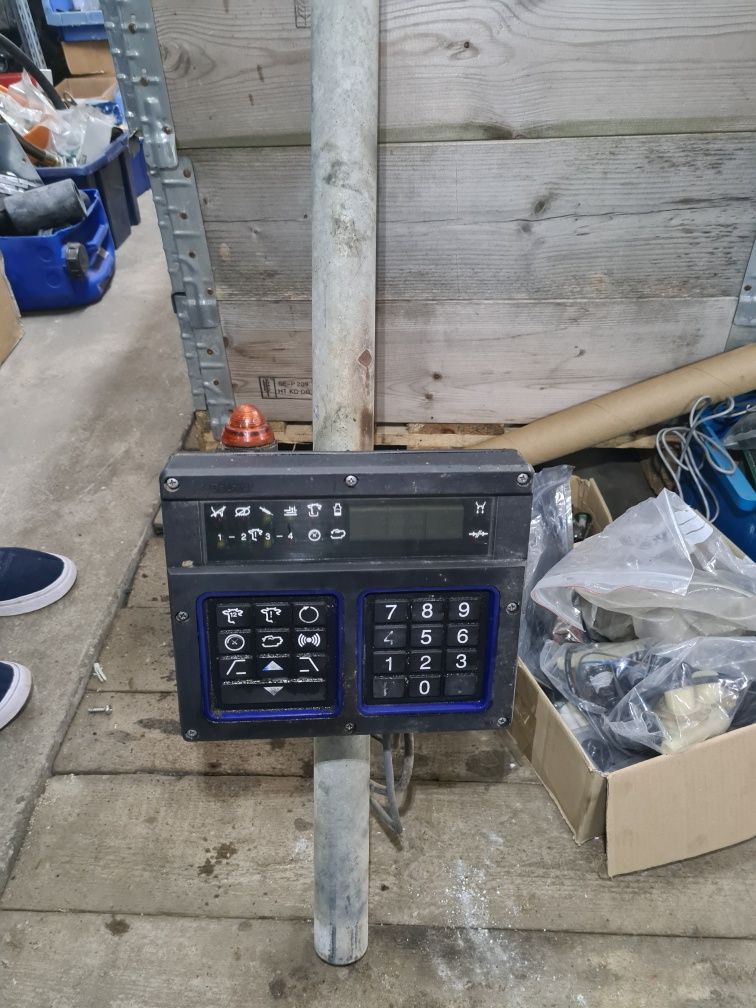 Aparat udojowy MPC 2 DeLaval do hali udojowej