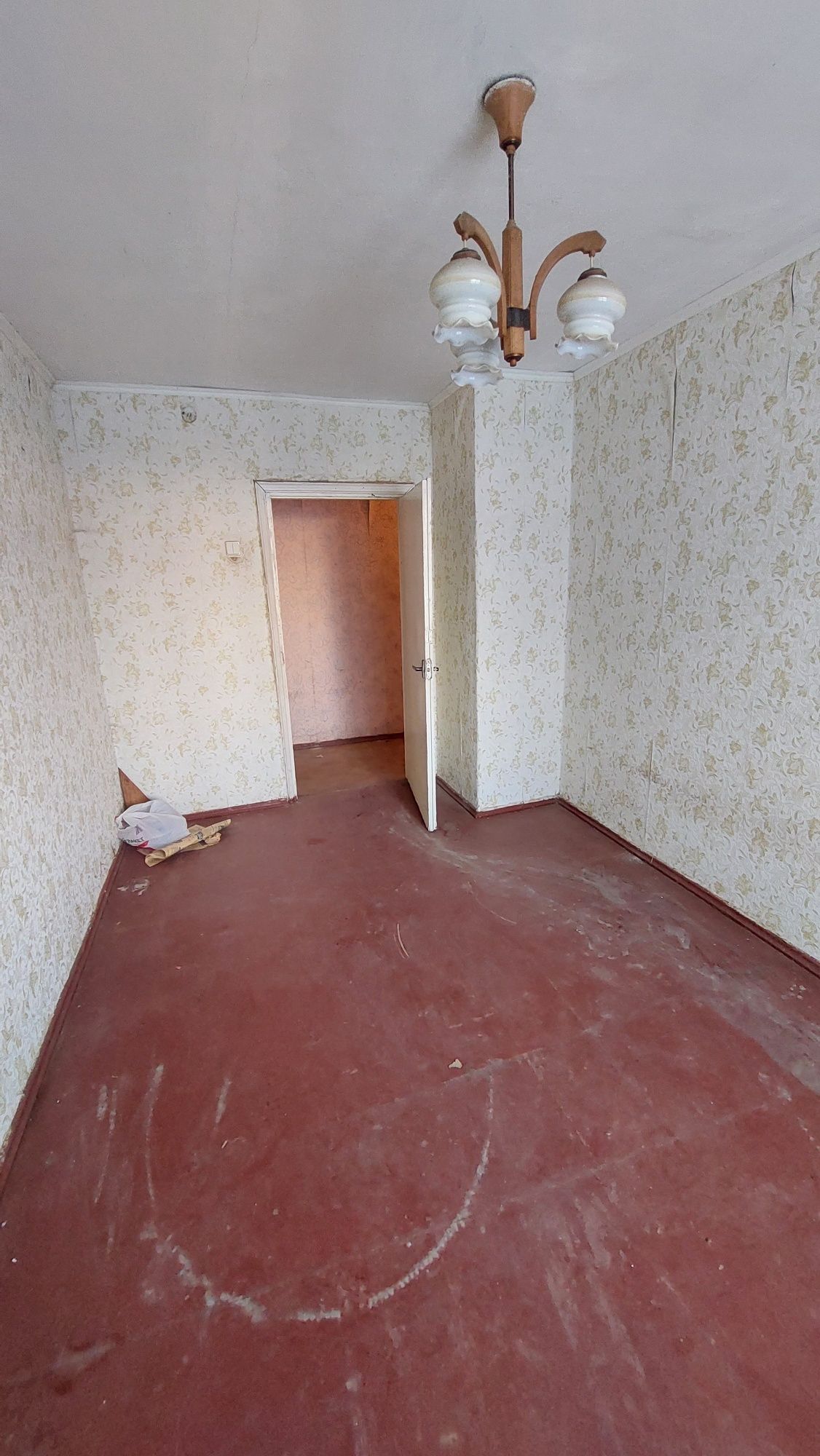 Продам 3-кімнатну квартиру. Комерція. Вул.Стависька,26.