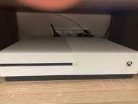 XBOX ONE S 500GB + dwa kontrolery + podwójna stacja dokująca Venom