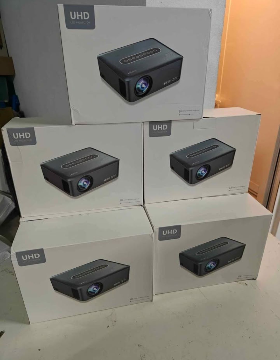 Projetor android 12000 lumens + keystone 4D + WiFi + Bluetooth + Nativ