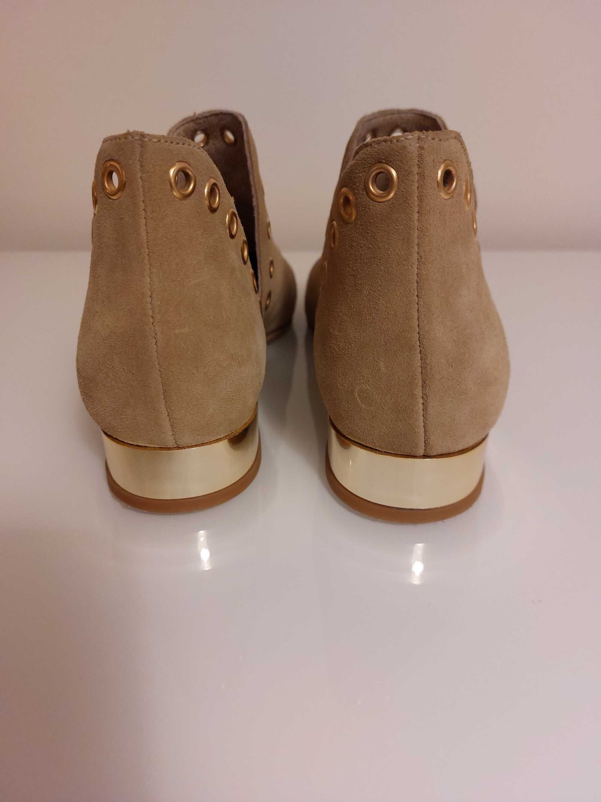 Botins Inove com tachas camel 37