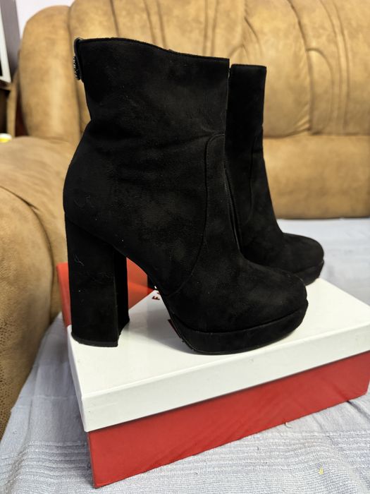 Продам чобітки 36 розмір