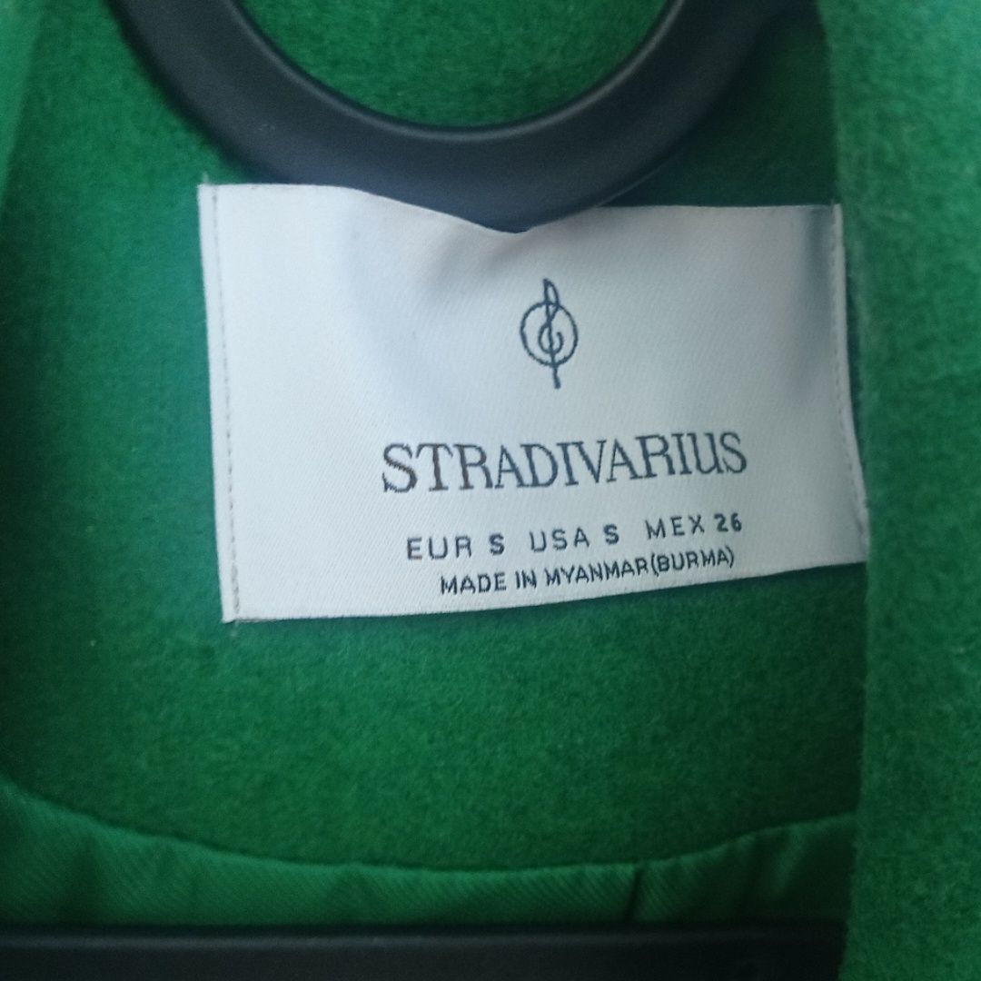 Тепле та стильне пальто від Stradivarius в складі шерсть