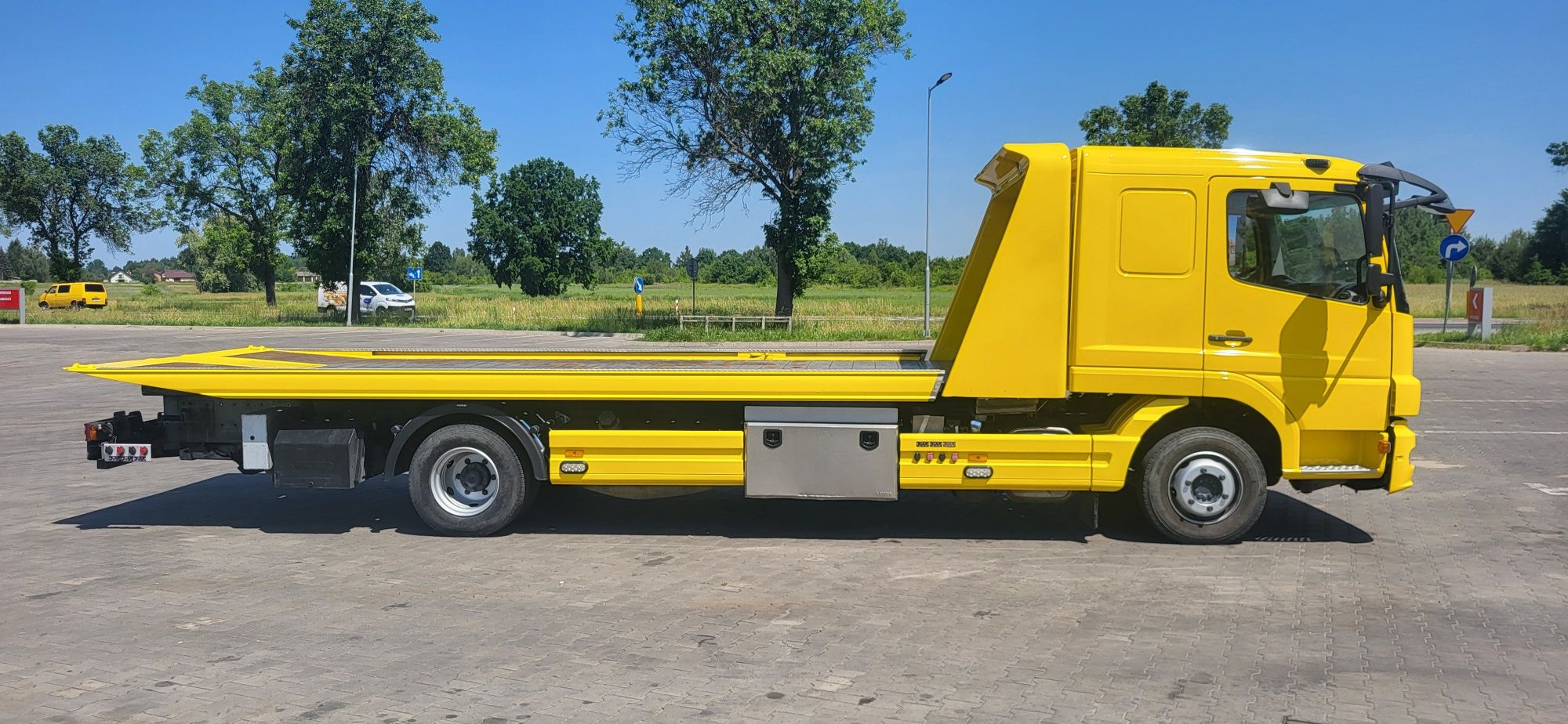 Mercedes Atego 1224 Pomoc Drogowa  6 osób Autolaweta 2013r