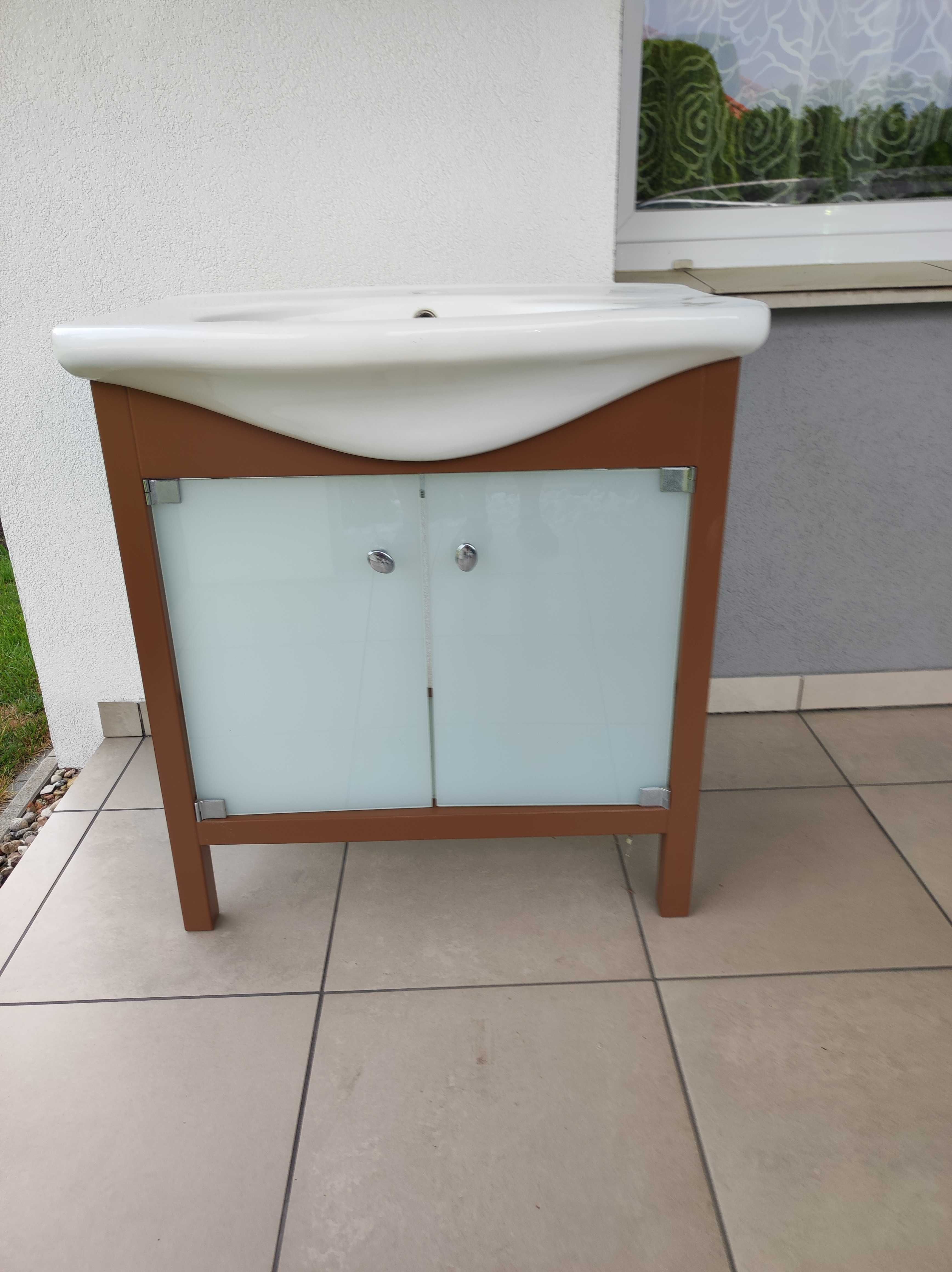 Szafka łazienkowa z litego drewna wraz z dużą umywalką