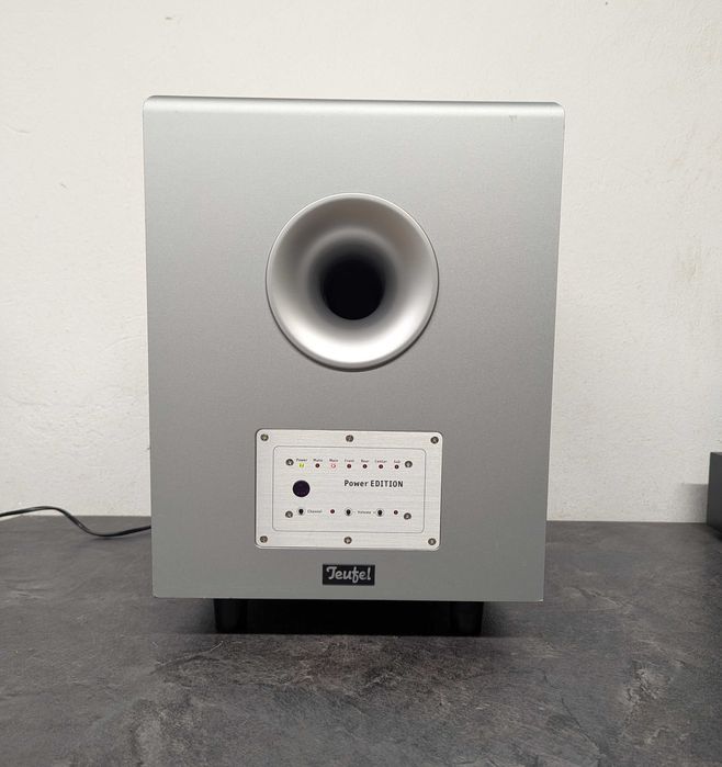 Teufel CEM 500 SW. Потужний 6-ти канальний активний сабвуфер.