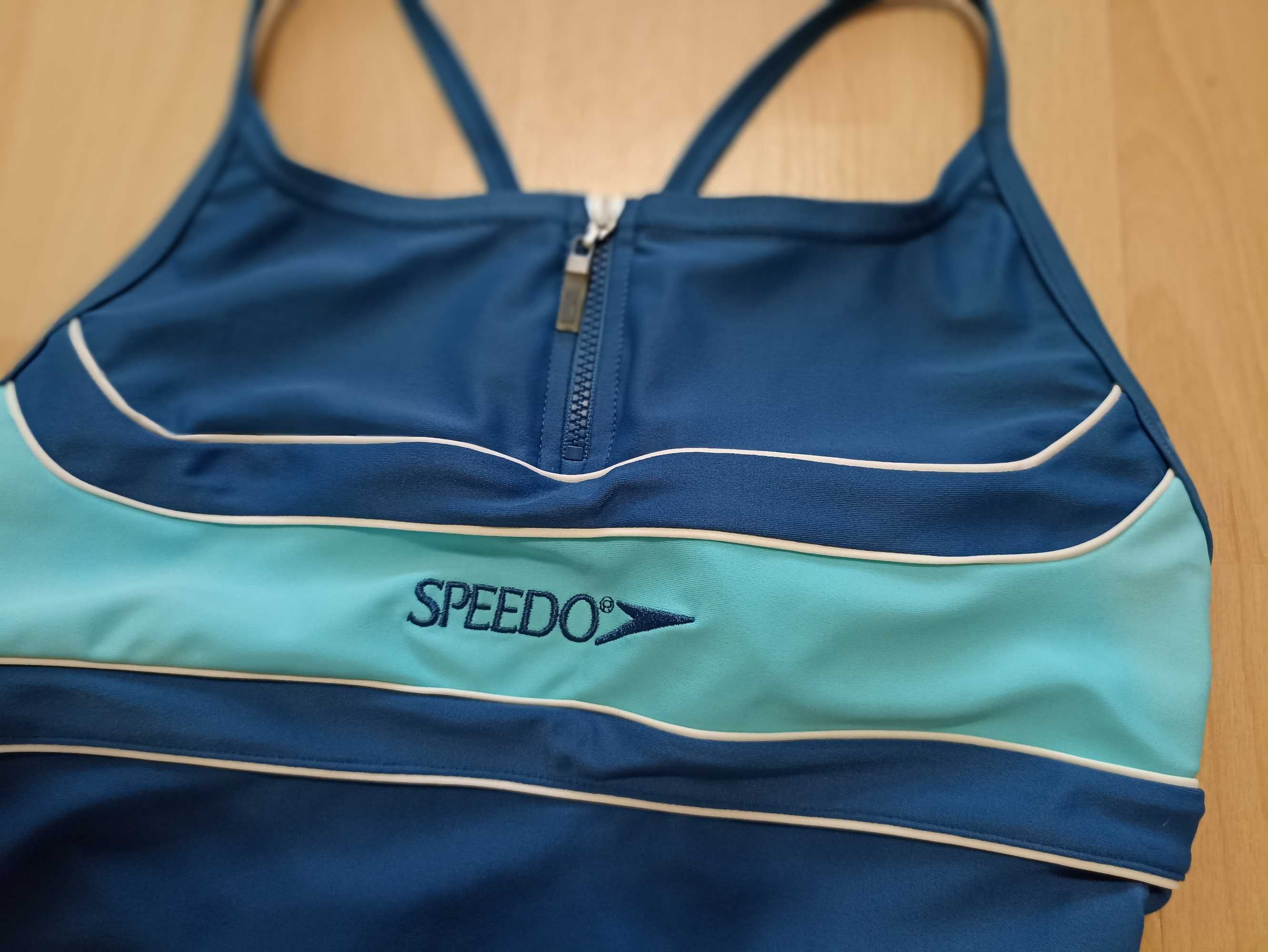 Купальник слитный Speedo на 46 размер.