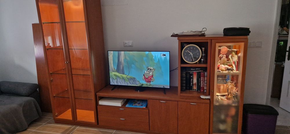 Movel de sala  com parteleiras de parede