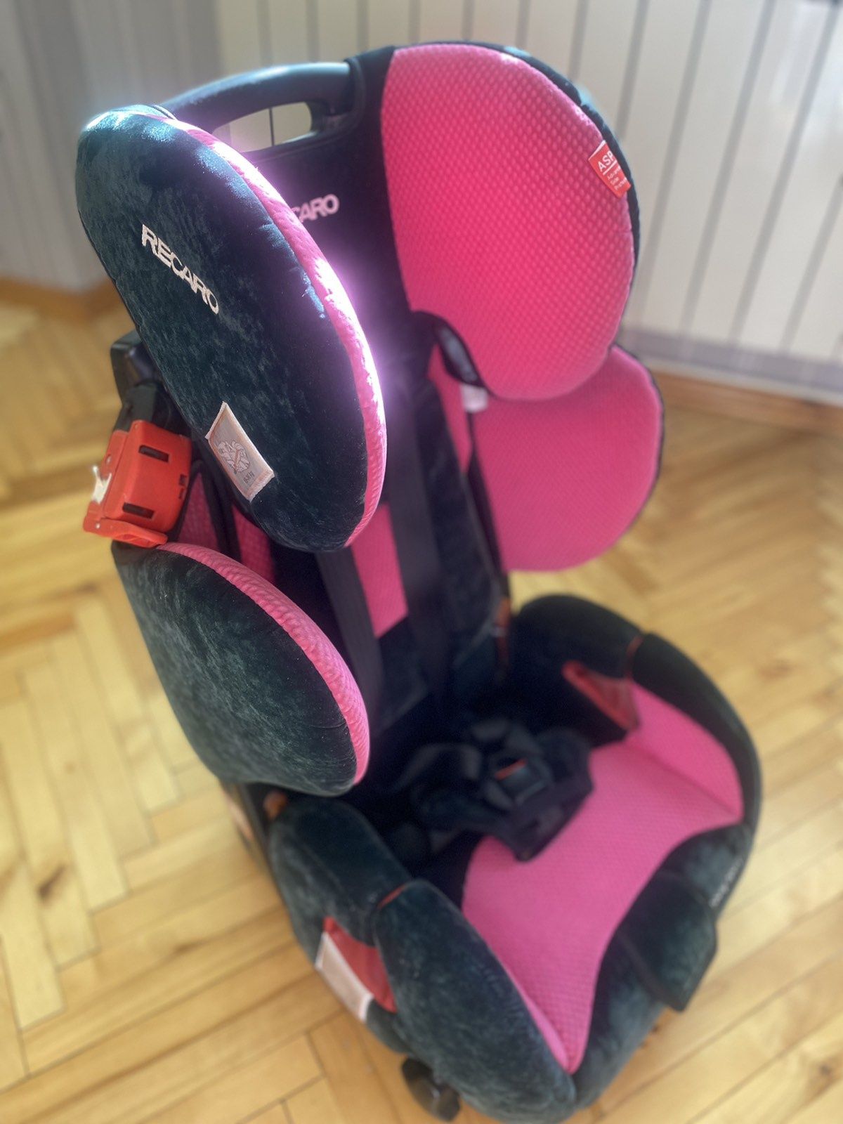 Продам дитяче автокрісло Recaro Young Sport