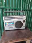Rádio portátil antigo