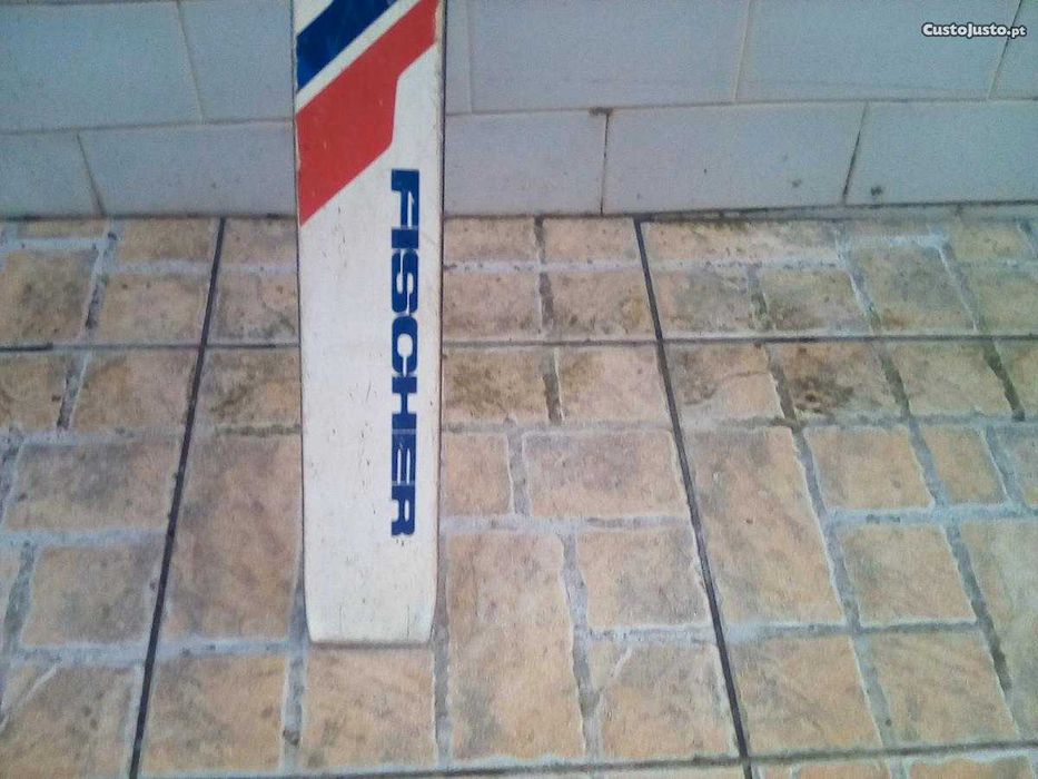 esquis de neve desportivos